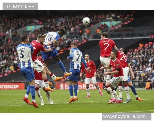 足球场上的激烈碰撞与冲突瞬间集锦 球星间的火爆对抗与激情对决 足球场上的激烈碰撞与冲突瞬间集锦 球星间的火爆对抗与激情对决